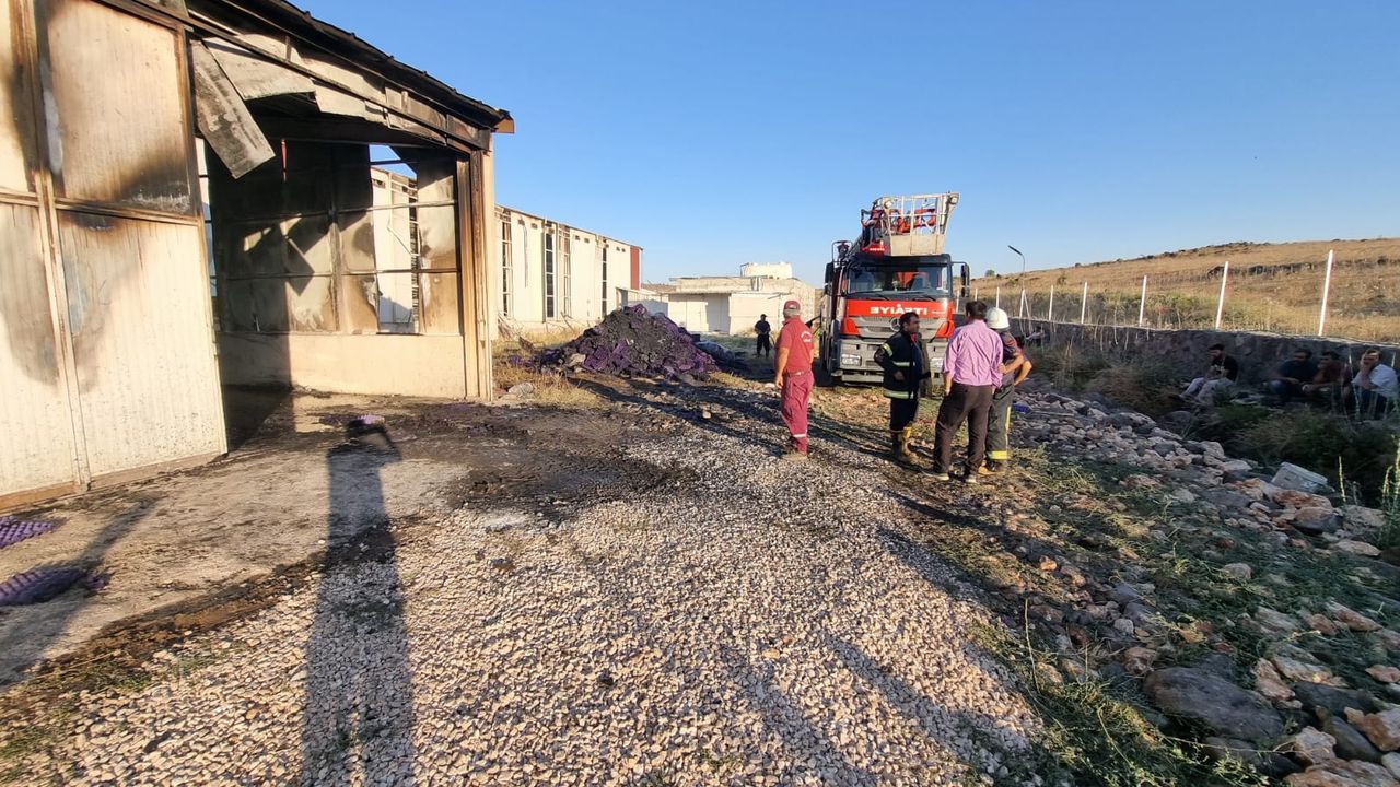 Pazarcık'ta Yangın: 60 Bin Tavuk Telef Oldu