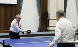 Erdoğan Kazak Mevkidaşıyla Masa Tenisi Oynadı