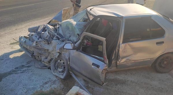Afşin'de Kamyonet Otomobili Biçti!