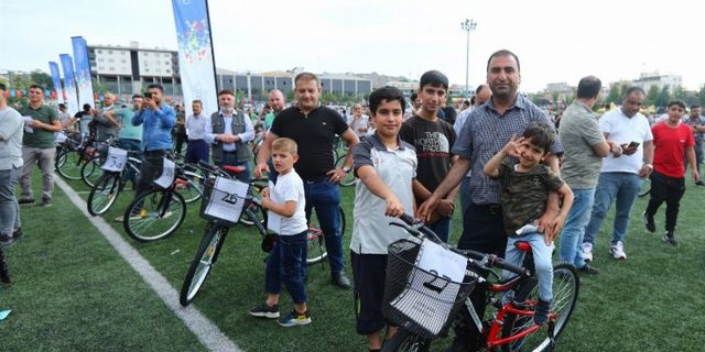 Fatma Şahin'den Bakkal Esnafına 3 Bin Sepetli Bisiklet