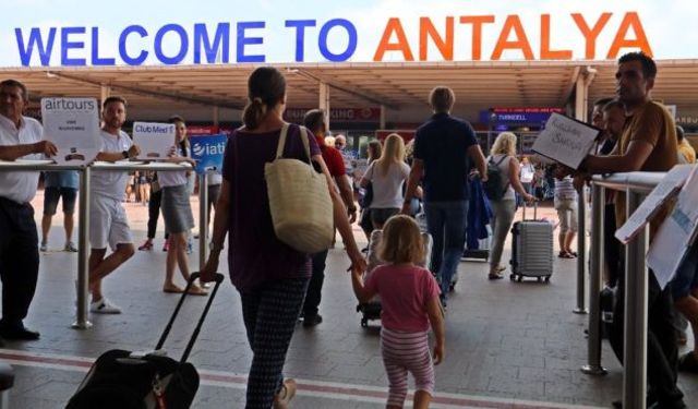 Antalya'ya 4 Ayda 1 Milyon 112 bin 383 Turist Geldi