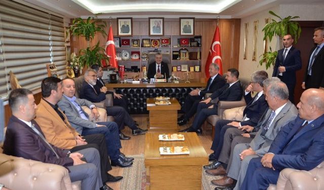 Bakan Akar'dan MHP Kayseri'ye ziyaret